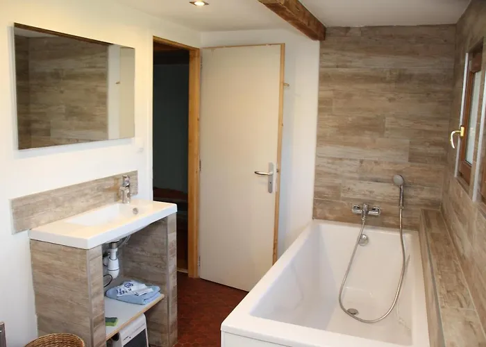 Шале La Chaumiere De Tavou *